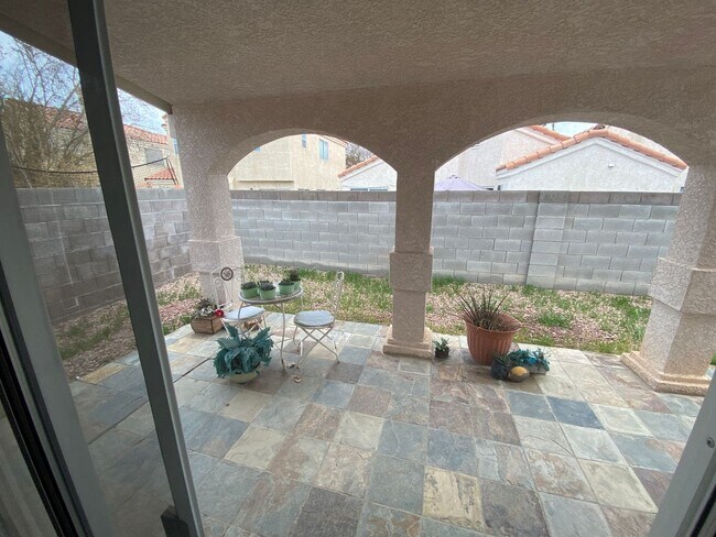 Building Photo - Cozy 3Bed/2Bath/2Car Residence located in North Las Vegas!