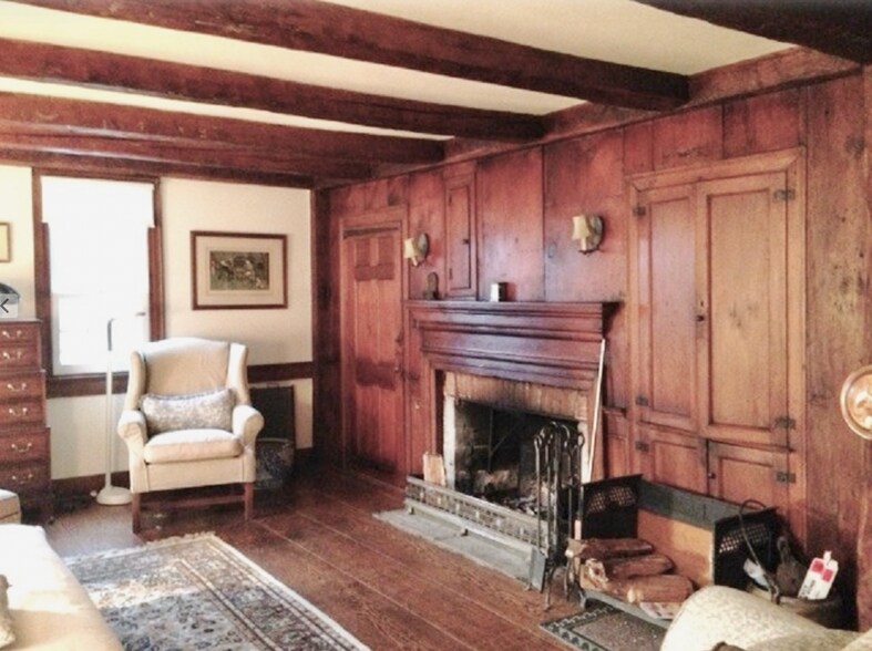 Main House Lounge - 286 Sharon Mountain Rd