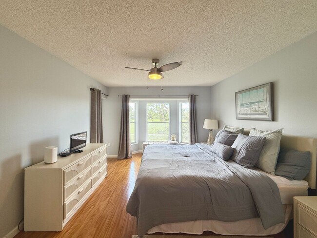Building Photo - Annual Furnished 2 Bedroom Condo - Tara Go...