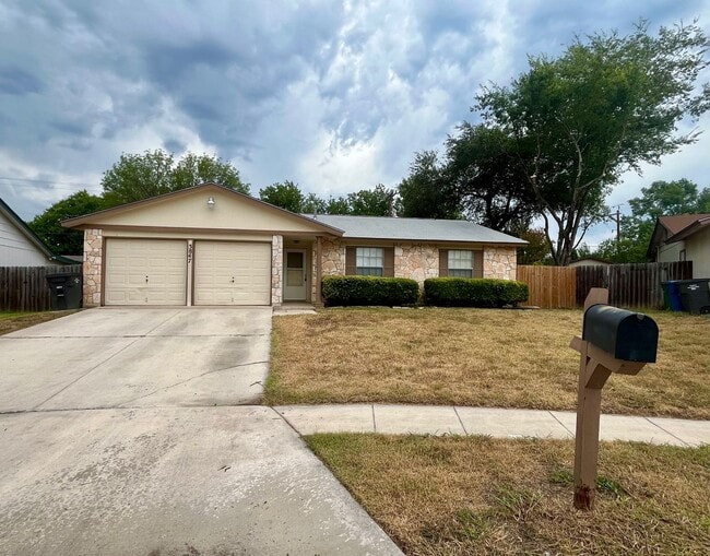 Building Photo - Charming 3/2 in Pipers Meadow  ~  *NO HOA*...