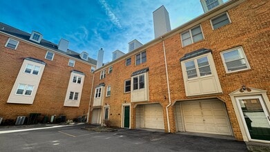 Building Photo - 519 W 20th St
