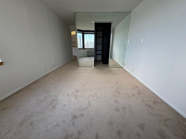 Building Photo - 415 E 37th St