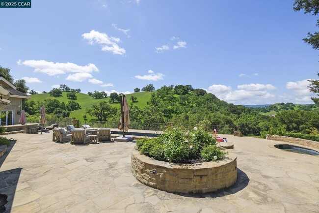Building Photo - 18 Emmons Canyon Ct