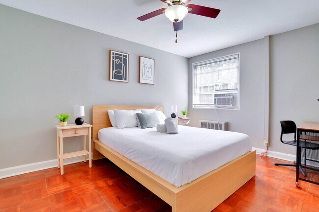 Building Photo - 1420 W Abingdon Dr