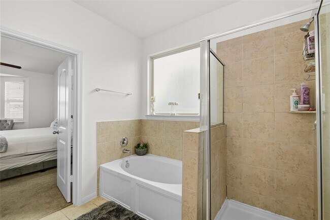 Building Photo - 2527 Cold River Dr