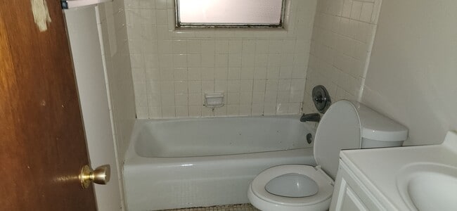 Building Photo - 233 Mimosa Dr