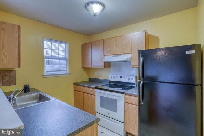 Building Photo - 407 Champs Ln