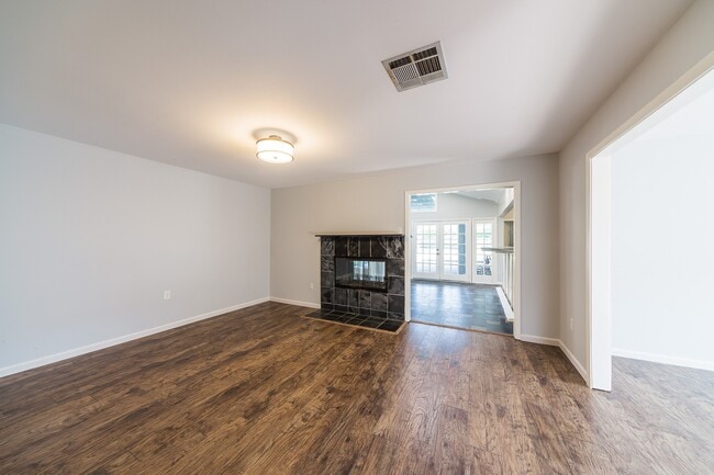Building Photo - 3627 Tartan Ln