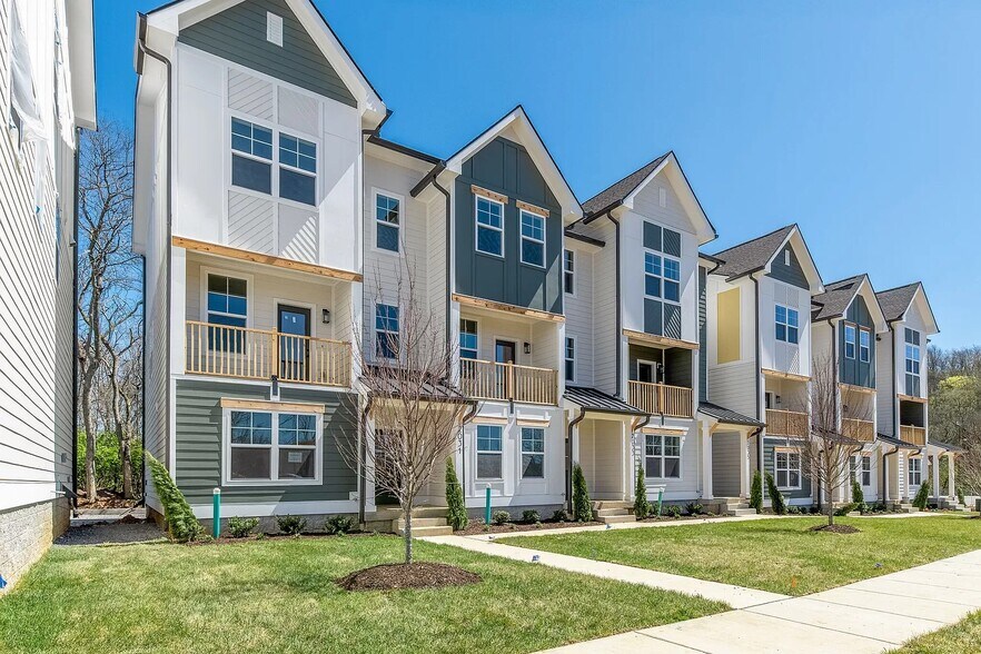 Building Photo - 2033 Maple View Ln