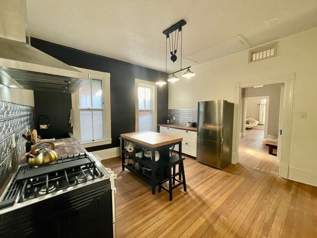 Building Photo - Beautiful Renovated 3 Bed 2 Bath Close to Downtown and UK