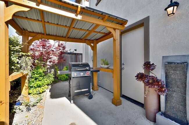 Building Photo - Designer Upgrades & Custom Touches in This...