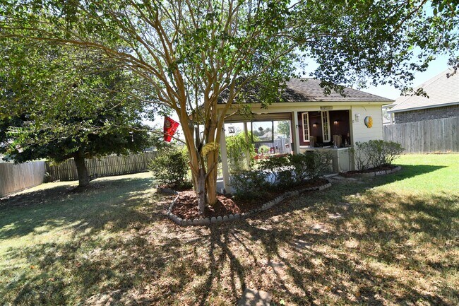 Building Photo - Zachary School District!  Trendy, 3 bedroom, 2.5 bath home in coveted Marshall Bonds Subdv