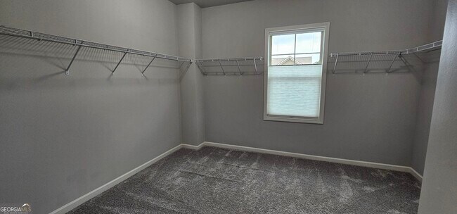 Building Photo - 352 Newshaw Dr