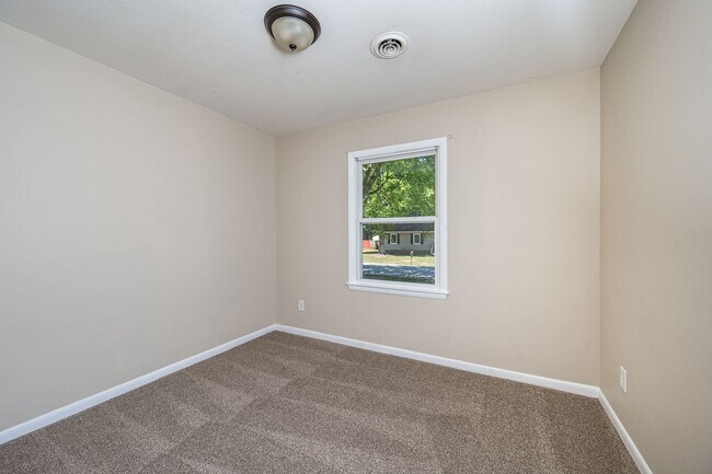Building Photo - Chesterfield Ranch Home Available