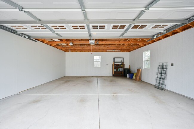 Building Photo - 387 N Montclair Ave