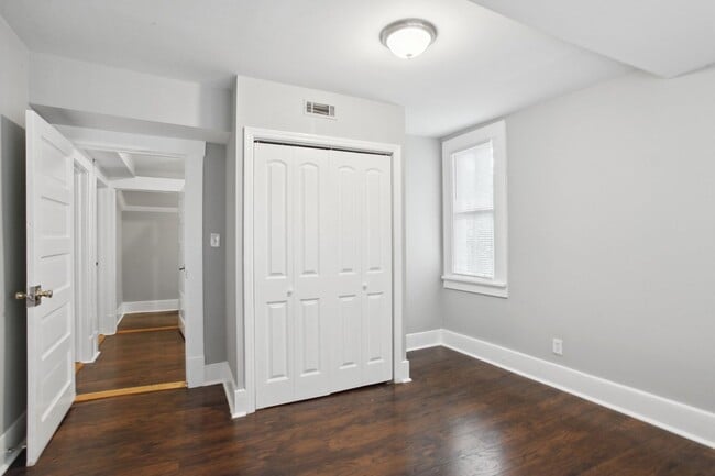 Building Photo - Large 4BR/2BA Downtown House Walking Dista...