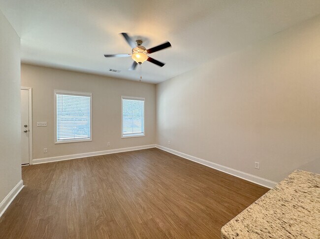 Building Photo - 102 Skye Dr