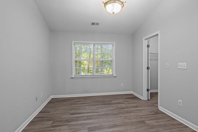 Building Photo - 10660 Holly Ridge Blvd