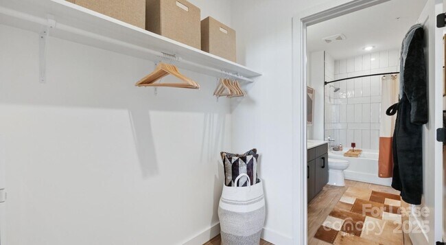 Building Photo - 1007 S Mint St