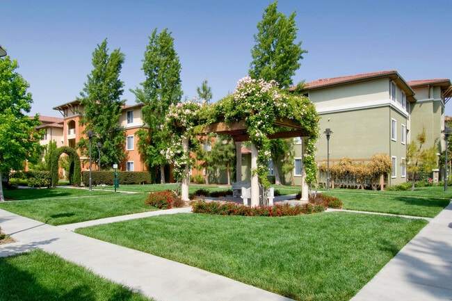 Building Photo - 1668 Hope Dr