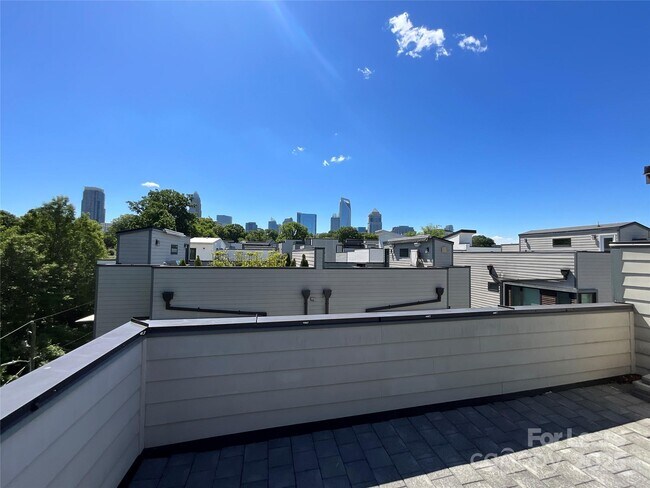 Building Photo - 1012 Westbrook Dr