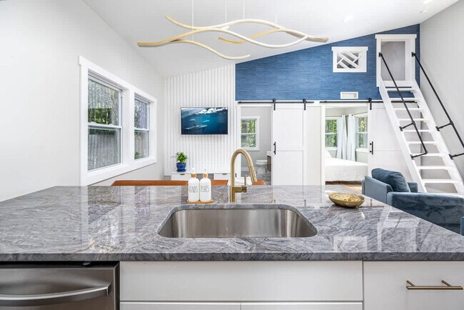 Building Photo - 288 Stonewall Road-SI ID1055518P