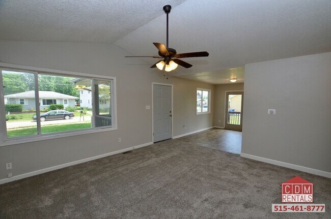 Building Photo - Excellent Des Moines Home