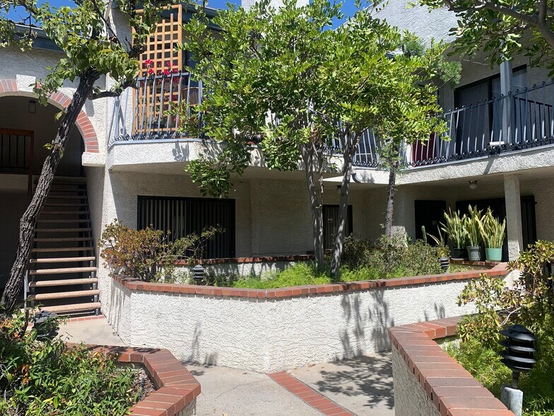 Building Photo - 315 S Harvard Blvd