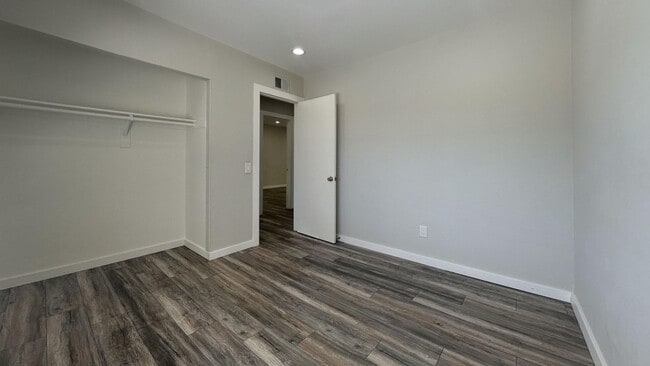 Building Photo - 1177 Springbrook St