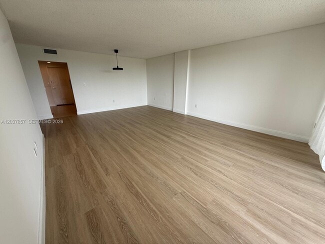 Building Photo - 155 Ocean Ln Dr