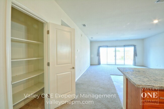Building Photo - 4 bedroom, 2 bath, pet-friendly NEWER HOME with Solar