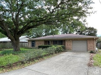 Building Photo - 307 Pecan Dr