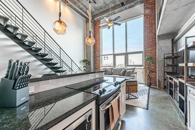 Building Photo - 2000 Bagby St