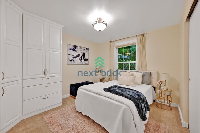 Building Photo - Charming 2-Bedroom Cottage in the Heart of...