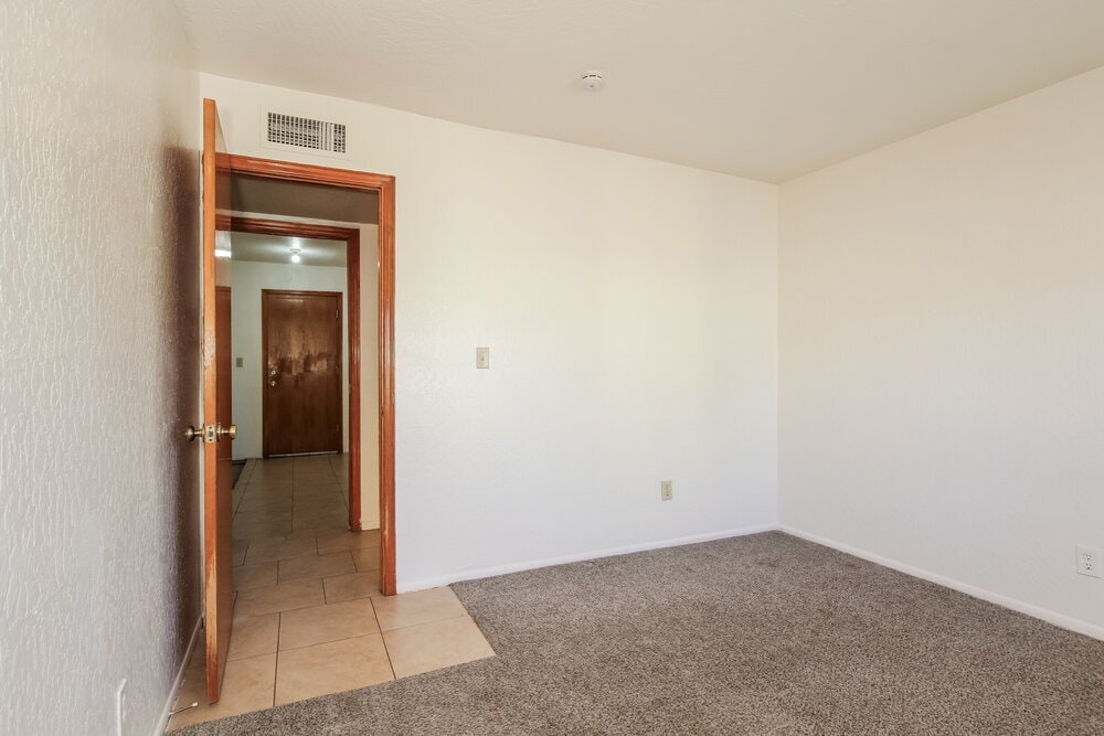 Building Photo - 5220 W Christy Dr