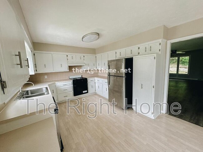 Building Photo - 5141 Raven Oaks Cir