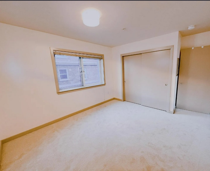 bedroom - 103 Bellevue Ave E