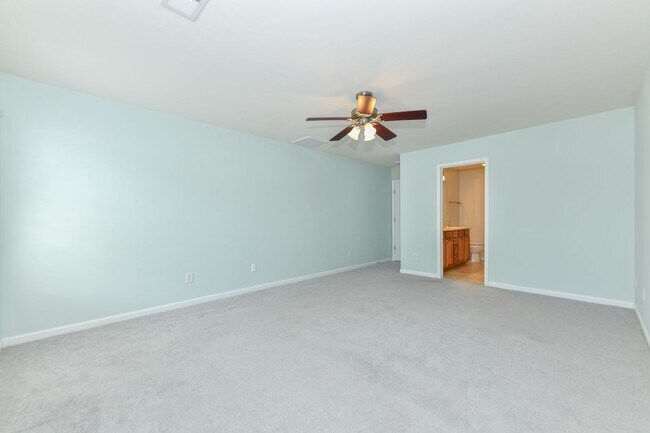 Building Photo - Nice and clean townhome in Colfax