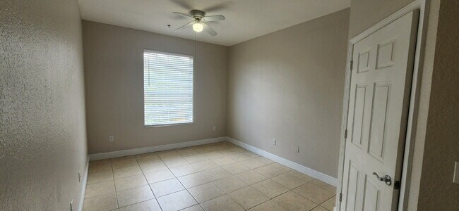 Building Photo - 3 bedroom condo in Horizons at Vista Lakes