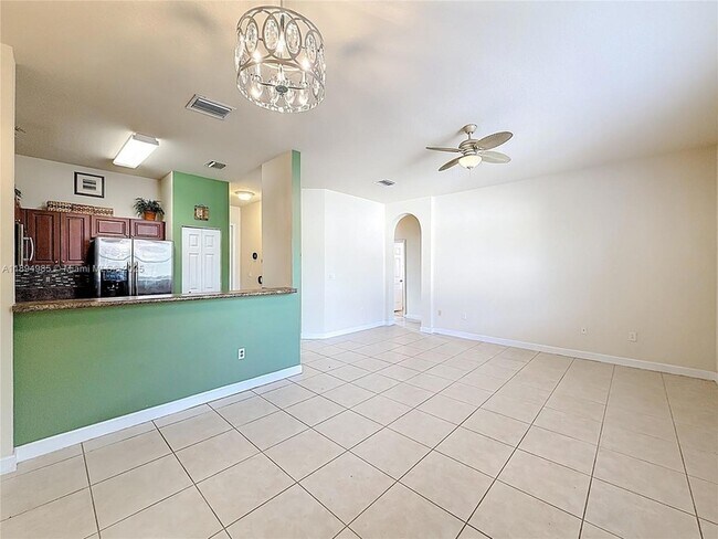 Building Photo - 2935 SE 1st Dr