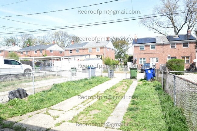 Building Photo - 565 Brisbane Rd