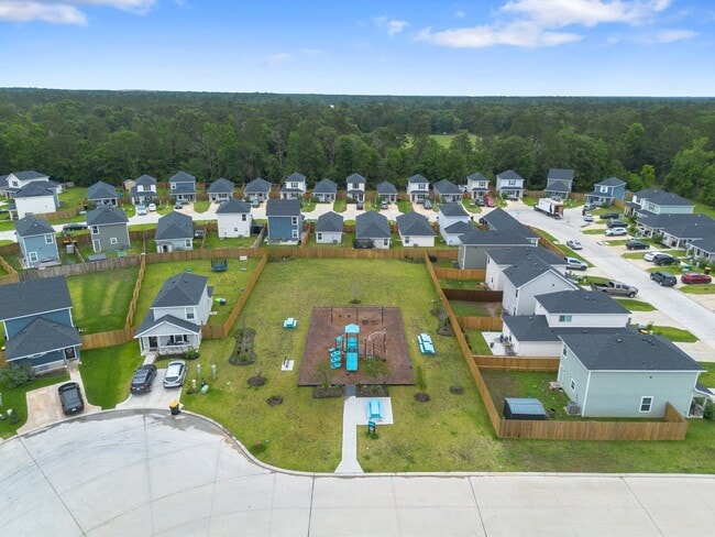 Building Photo - 17038 Marie Vlg Dr