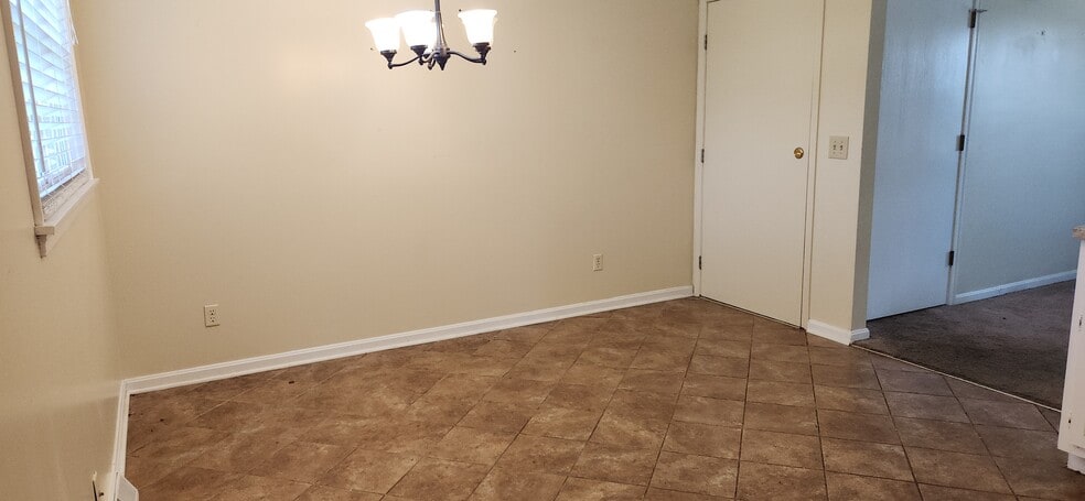 Building Photo - 201 Applewood Dr