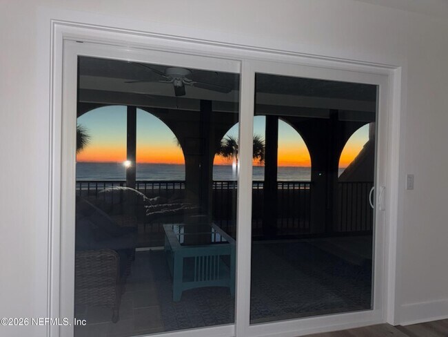 Building Photo - 10 10th St