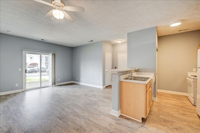 Building Photo - **Swimming Pool*****1 Bed 1 Bath******Cross Pointe Business Park*****LAKE VIEW AVAILABLE