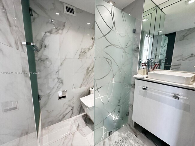 Building Photo - 6770 Indian Creek Dr