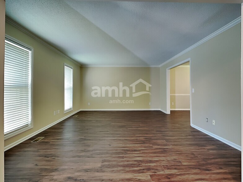 Building Photo - 3321 Dairy Point Dr