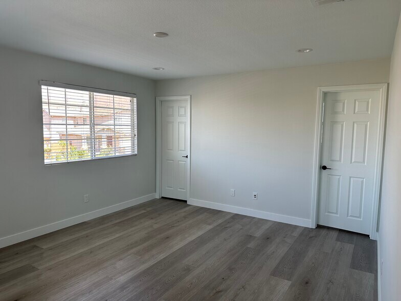 2nd Floor Bed w/ en suite - 25201 Lemongrass St