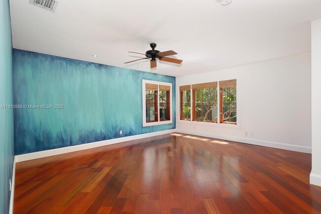Building Photo - 2527 Inagua Ave