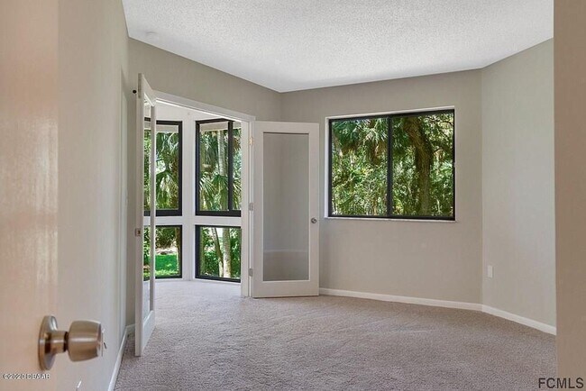 Building Photo - Stunning townhome on Palm Harbor Golf Course!